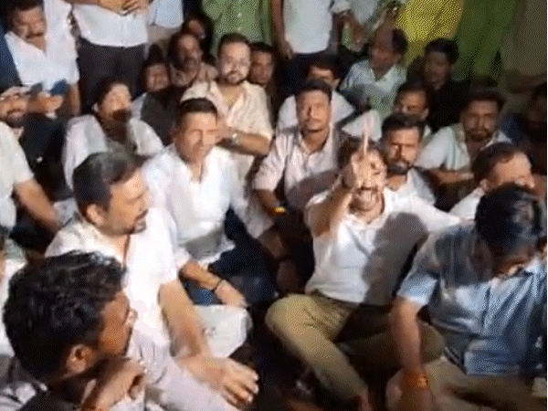 राहुल गांधी की गिरफ्तारी पर MP कांग्रेस का प्रदर्शन:भोपाल समेत प्रदेशभर में धरना, जीतू बोले