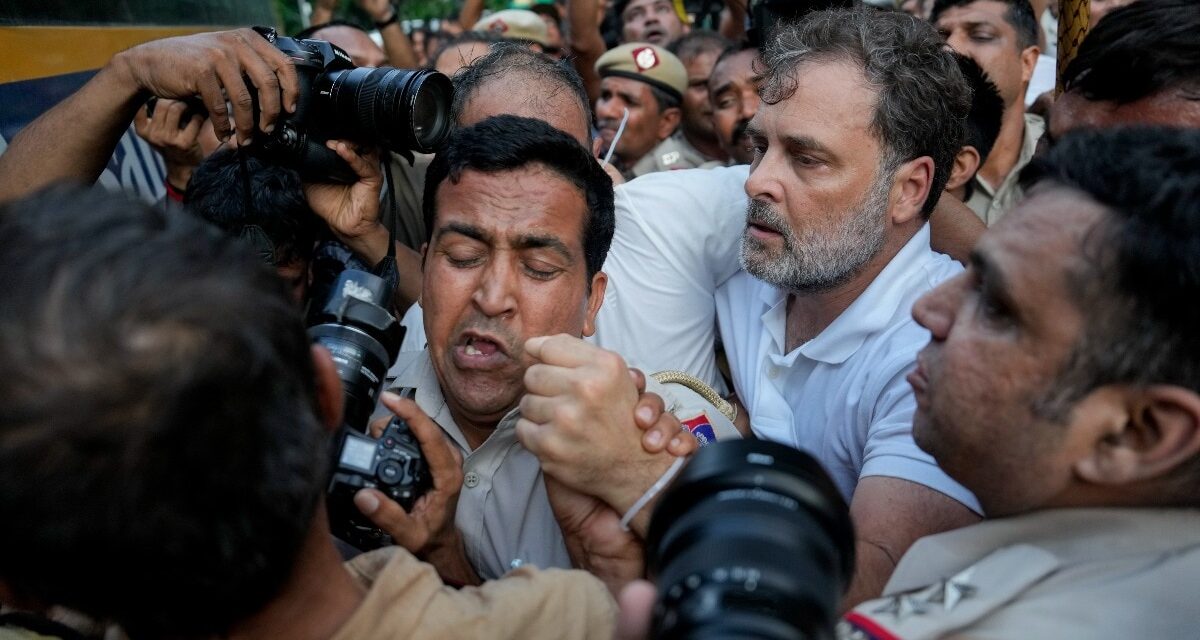 धरना, वार्ता और हिरासत… PM आवास के बाहर सियासी घमासान की पूरी टाइमलाइन