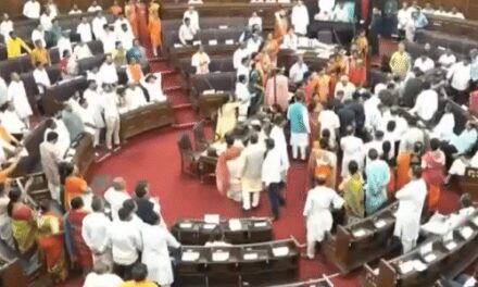 ममता समर्थक विधायक को मार्शलों ने विधानसभा से बाहर किया:TMC बागी गुट के MLA को बोलने से रोका था; दिनभर निलंबित रहे