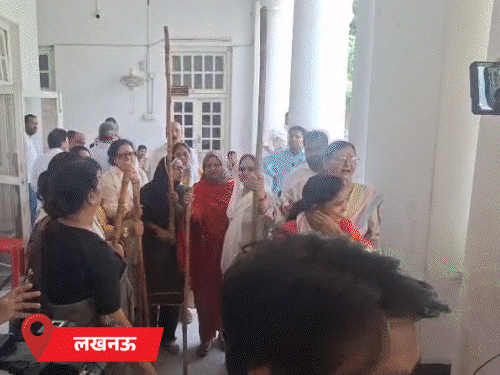 लखनऊ में कांग्रेस कार्यालय पर महिला कार्यकर्ता लाठी लेकर तैनात:भाजपा की कांग्रेस दफ्तर घेराव की कोशिश; पटना में पत्थरबाजी, जयपुर में वाटर कैनन चलाई