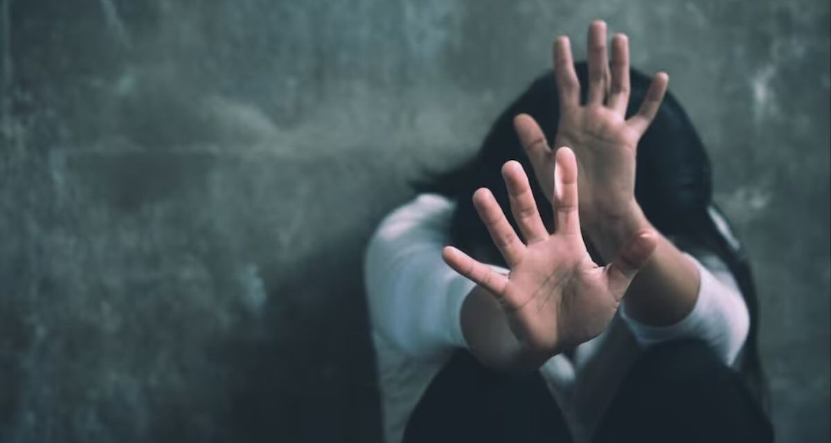 ड्यूटी पर जा रही थी एयर होस्टेस, रास्ते में कैब ड्राइवर ने किया रेप