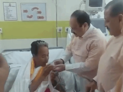 सोनम वांगचुक ने 27वें दिन भूख हड़ताल खत्म की:जेपी नड्डा रात 12.30 बजे मेदांता पहुंचे, जूस पिलाया; मोदी ने भी वांगचुक के लिए पोस्ट की