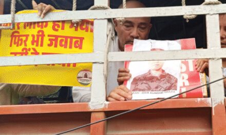 ‘पुलिस ने डंडों में कीलें ठोकीं, महिलाओं के कपड़े फाड़े’:युवती बोली