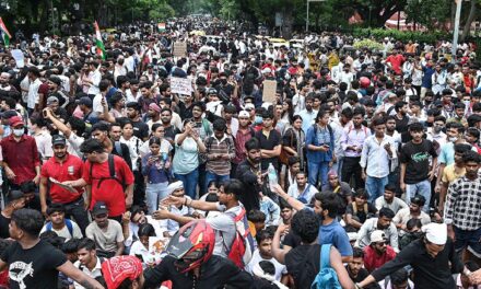 कॉकरोच जनता पार्टी-सरकार के बीच तीसरे दौर की बातचीत आज:प्रधान के इस्तीफे पर जवाब मिलेगा; प्रदर्शन का असर-दिल्ली में वीकेंड पर शराब दुकानें जल्दी बंद होंगी