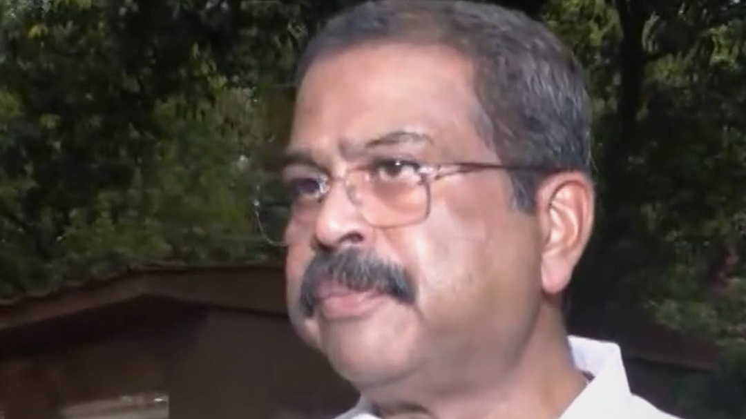 Dharmendra Pradhan का इस्तीफा क्यों हुआ?