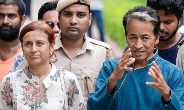'झंडे अलग लेकिन राजनीति एक जैसी', वांगचुक की पत्नी का BJP-कांग्रेस पर हमला
