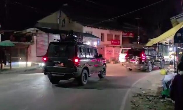 J-K: कुलगाम में आतंकियों ने दो गैर-कश्मीरी मजदूरों को मारी गोली, एक की मौत