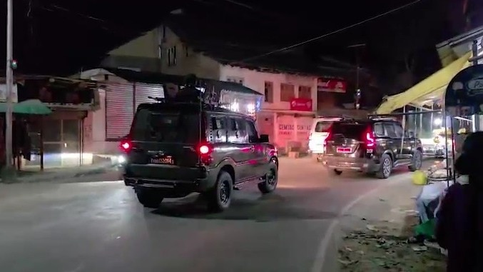 J-K: कुलगाम में आतंकियों ने दो गैर-कश्मीरी मजदूरों को मारी गोली, एक की मौत