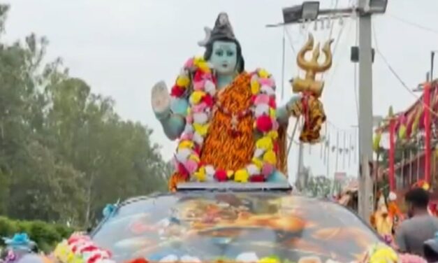 5 करोड़ की मैक्लॉरेन जैसी कांवड़ बनी आकर्षण