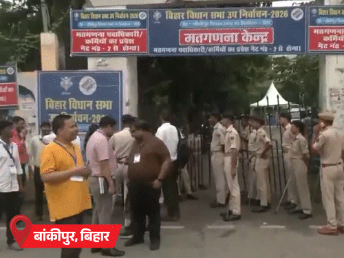 विधानसभा उपचुनाव-मंजलपुर में भाजपा प्रत्याशी आगे:दोनों जगह पहले राउंड की गिनती पूरी; बांकीपुर में रुझान आना बाकी, BJP नेता ने 200kg लड्डू बनवाए
