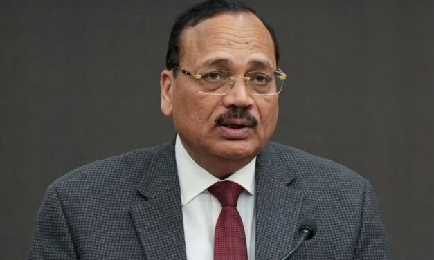 'युवाओं को सजा नहीं, काउंसलिंग की जरूरत', कॉकरोच प्रदर्शन पर बोले CJI