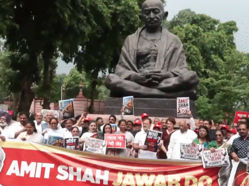 लोकसभा में चंदे से जुड़े बिल पर चर्चा संभव:अमित शाह जवाब दे सकते हैं; विपक्ष का नीट पेपर लीक और चढ़ावा चोरी पर हंगामा