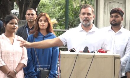 जंतर-मंतर प्रदर्शनकारियों के साथ राहुल की प्रेस कॉन्फ्रेंस:लड़की ने कहा