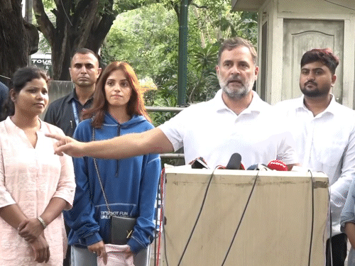 जंतर-मंतर प्रदर्शनकारियों के साथ राहुल की प्रेस कॉन्फ्रेंस:लड़की ने कहा