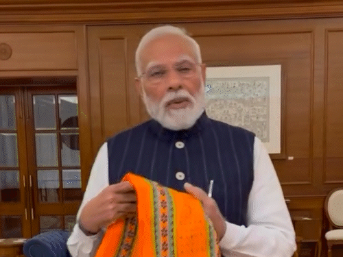 पीएम मोदी युवाओं से हैंडलूम-डे मनाने की अपील की:कहा