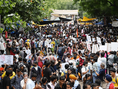 दिल्ली हाईकोर्ट बोला-मंतर पर प्रदर्शन नहीं होने चाहिए:बेवजह शहर को बंधक क्यों बनाया जाए; कॉकरोच जनता पार्टी बोली
