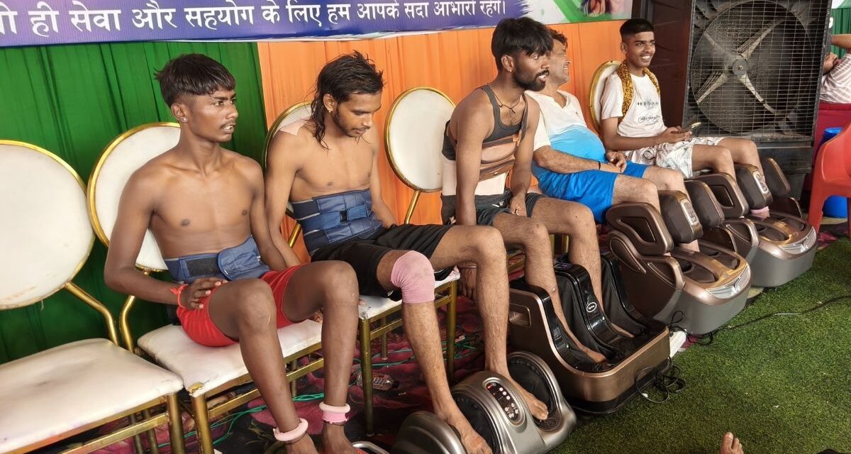 थाई मसाज, मालिश और मेडिकल हेल्प… कांवड़ियों के लिए लगा अनोखा कैंप