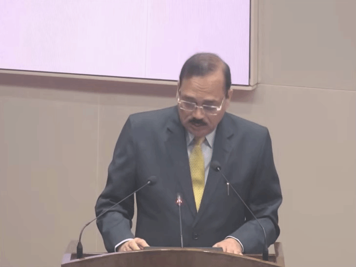 CJI को यूनिवर्सिटी इवेंट में चीफ गेस्ट बनाने का विरोध:हैदराबाद लॉ यूनिवर्सिटी के छात्र बेरोजगारों को कॉकरोच कहने से नाराज; बोले