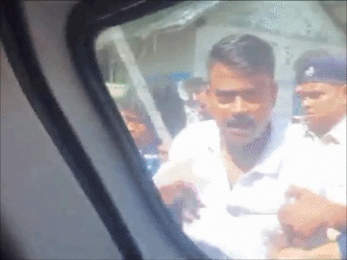 ममता बोलीं-बड़े पत्थर फेंके गए:पुलिस के सामने लोगों ने हमला किया, खिड़की खुली होती तो सिर चकनाचूर हो जाता