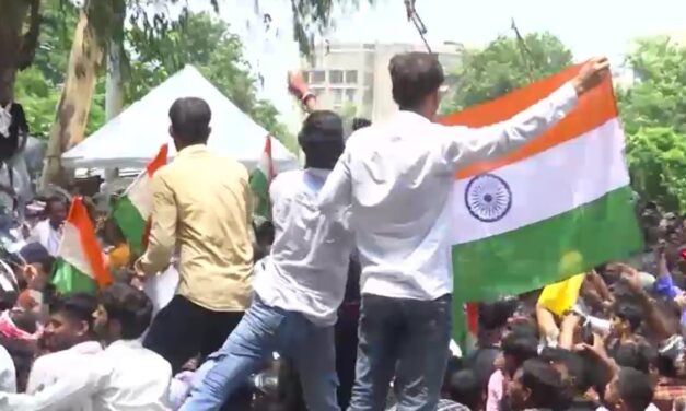 बैरिकेड्स लांघे, खेतों से बनाया रास्ता… विधानसभा पहुंचने का छात्रों ने अपनाया ये रूट मैप