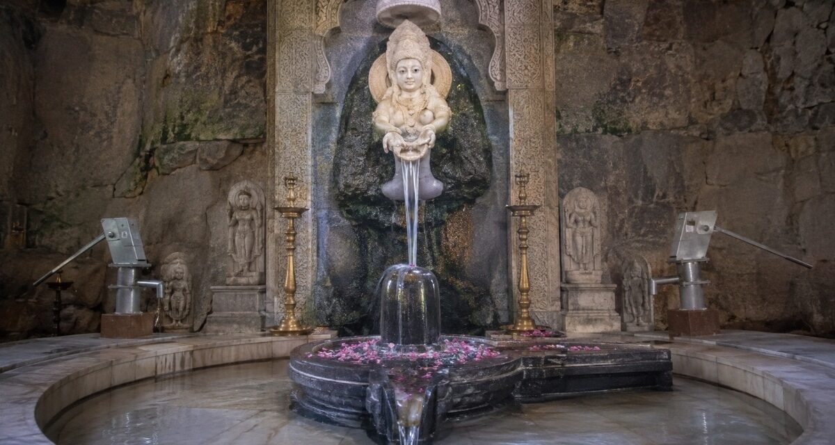 इस मंदिर में मां गंगा स्वयं करती हैं भोलेनाथ का अभिषेक! जानें रहस्य