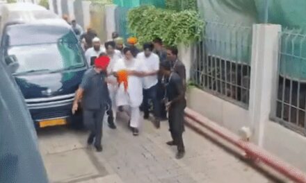 पंजाब के पूर्व डिप्टी-CM सुखबीर बादल पर नांदेड़ में हमला:गुरुद्वारे में टहल रहे थे; बचाने की कोशिश में एक पुलिसकर्मी भी घायल