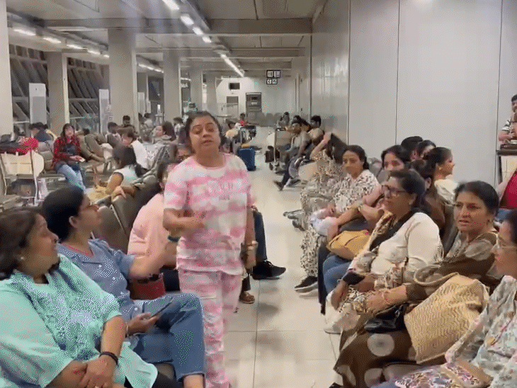 बैंकॉक एयरपोर्ट पर 28 घंटे से फंसे 200 भारतीय:एअर इंडिया की फ्लाइट से वापस लौटना था; तकनीकी खराबी आई