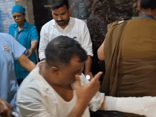 खोखे में बारूद भरते वक्त निकली चिंगारी, कर्मचारी झुलसा:जबलपुर की ऑर्डनेंस फैक्ट्री में हादसा; जांच के लिए बोर्ड ऑफ इन्क्वायरी बनाया