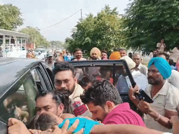 पंजाब पुलिस ने शादी समारोह से दुल्हन का पिता उठाया:कहा