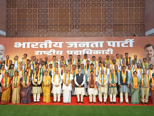 PM मोदी ने नई भाजपा कार्यकारिणी के साथ बैठक की:कहा