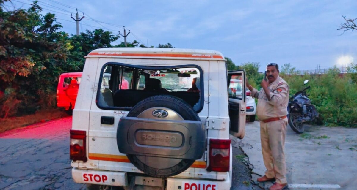 बदायूं में बाबा साहब की प्रतिमा को लेकर बवाल, ग्रामीणों ने पुलिस पर किया पथराव