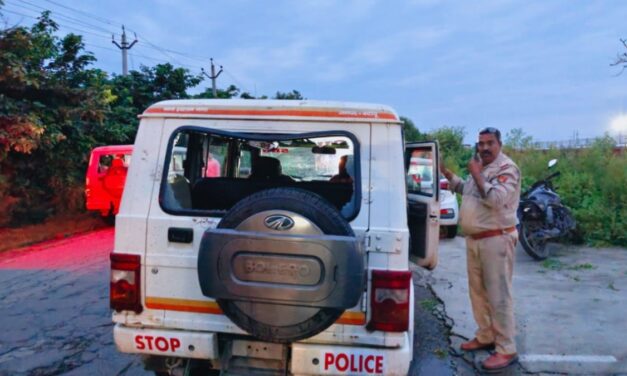 बदायूं में बाबा साहब की प्रतिमा को लेकर बवाल, ग्रामीणों ने पुलिस पर किया पथराव