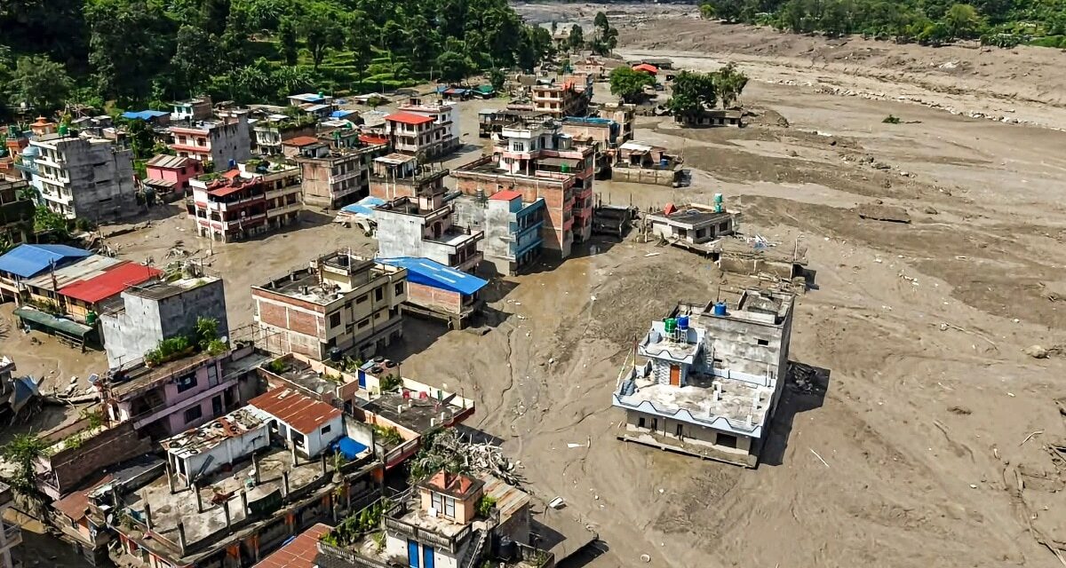 नेपाल की बाढ़ में अब तक 157 मौत, 800 के करीब लापता, UP-बिहार में अलर्ट