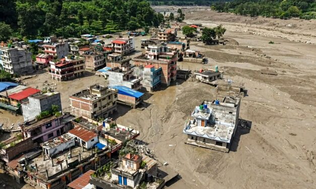 नेपाल की बाढ़ में अब तक 157 मौत, 800 के करीब लापता, UP-बिहार में अलर्ट