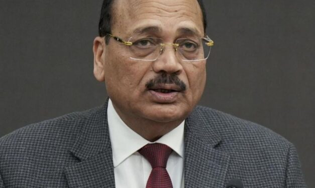 नेशनल लॉ स्कूल ने दीक्षांत समारोह किया रद्द:CJI सूर्यकांत चीफ गेस्ट थे, छात्रों ने हटाने की मांग की थी; पहले 3 इंस्टिट्यूट में विरोध हुआ
