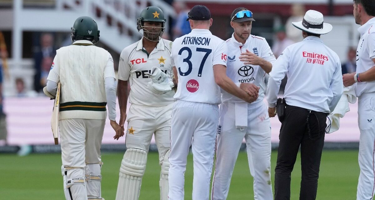 ENG vs PAK: इंग्लैंड ने पाकिस्तान को 194 रनों से रौंदा