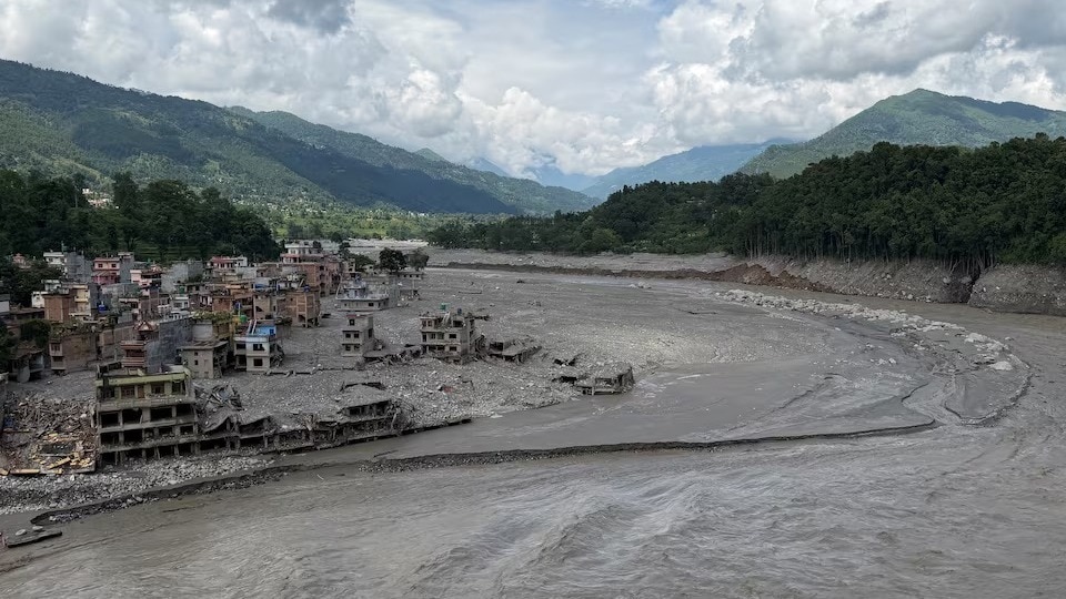 चंद मिनटों की देरी होती तो…, नेपाल में ऐसे बची 900 छात्रों की जान