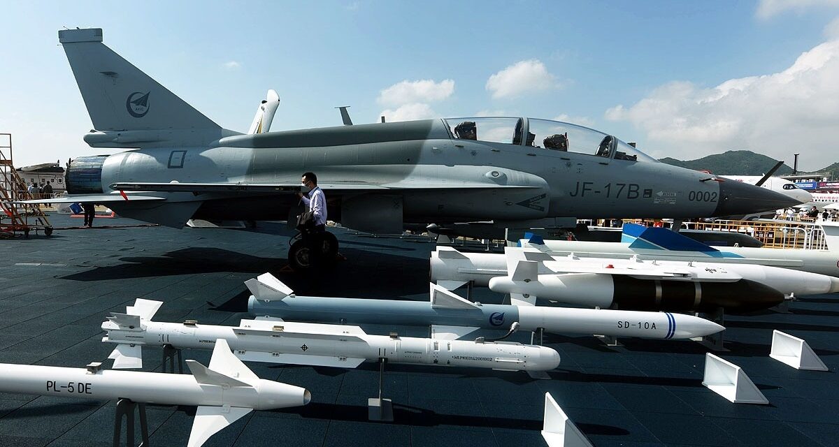 चीन की मिसाइल फेल हुई तो PAK ने बनाया अपना हथियार, JF-17 जेट में लगाया