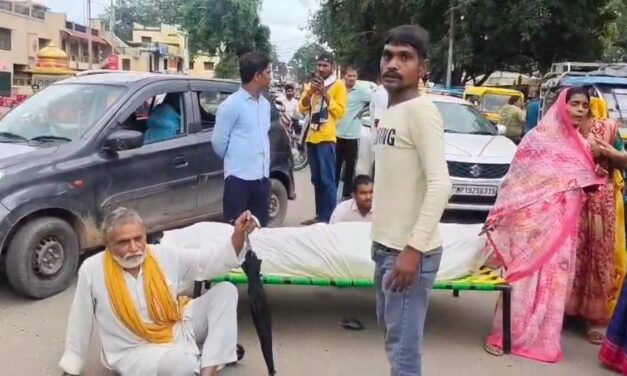पुश्तैनी मकान के लालच में छोटे भाई की पीट-पीटकर हत्या, भाई-भाभी गिरफ्तार