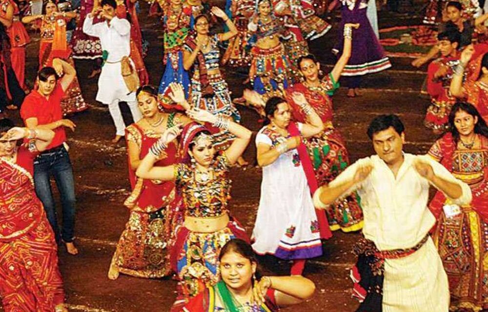महाराष्ट्र में नवरात्रि पर गरबा में मुस्लिम बैन:आधार कार्ड जांच और तिलक से पहचान के बाद एंट्री; विहिप नियम जारी किए