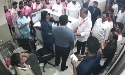 महाराष्ट्र में शिवसेना नेता ने हॉस्पिटल कर्मचारी को थप्पड़ मारा,VIDEO:₹19 हजार के बिल पर विवाद हुआ था; विधायक के बेटे समेत 17 पर FIR