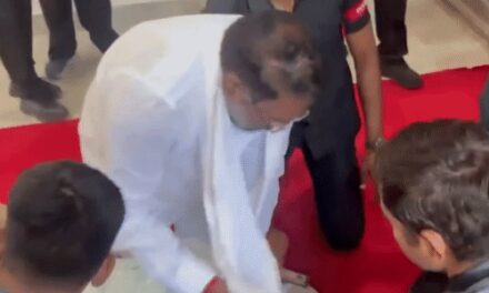 तेलंगाना के मंत्री ने CPR देकर बचाई अधिकारी की जान:VIDEO; विधानसभा में पर्सनल असिस्टेंट बेहोश होकर गिर पड़े थे