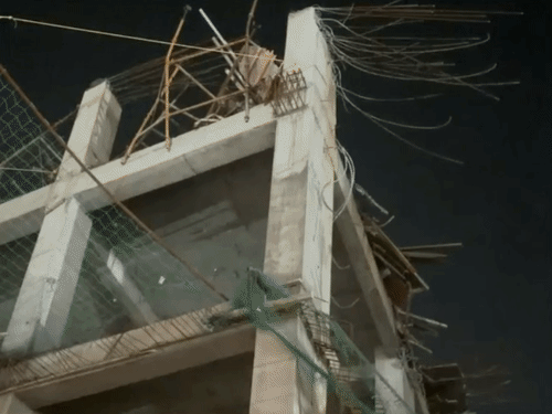 गांधीनगर में निर्माणाधीन इमारत का हिस्सा गिरा, 15 मजदूर घायल:रेस्क्यू ऑपरेशन पूरा; चश्मदीद बोले