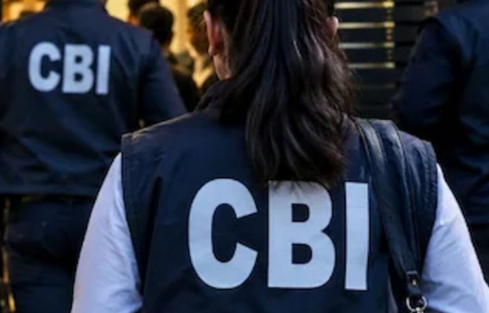 CGST के सुपरिंटेंडेंट-कंसल्टेंट ने 1 करोड़ की रिश्वत मांगी:CBI ने 10 लाख लेते गिरफ्तार किया; महाराष्ट्र के रायगढ़ का मामला