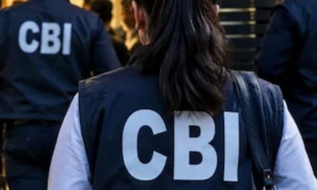 CGST के सुपरिंटेंडेंट-कंसल्टेंट ने 1 करोड़ की रिश्वत मांगी:CBI ने 10 लाख लेते गिरफ्तार किया; महाराष्ट्र के रायगढ़ का मामला
