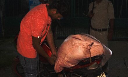 बंगाल में गर्लफ्रेंड का शव लेकर जा रहा युवक गिरफ्तार:बोरी में भरकर बाइक पर बांधा था, खून के धब्बे दिखे; गला काटकर हत्या की आशंका