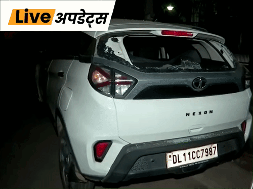 भास्कर अपडेट्स:दिल्ली यूनिवर्सिटी के सत्यवती कॉलेज के दो छात्र गुटों में झड़प, 2 गाड़ियों में तोड़फोड़
