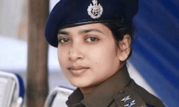 बंगाल की IPS अफसर बुशरा बानो का ट्रांसफर:प्रतियोगी परीक्षाओं के उम्मीदवारों से ‘इंशाअल्लाह-जजाकअल्लाह’ कहा था; अजहरुद्दीन बोले