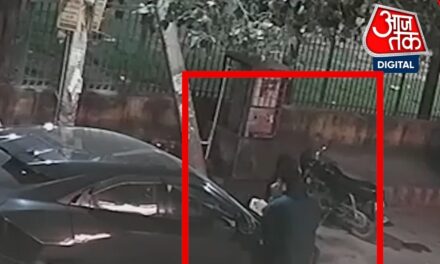 CCTV में कैद मोबाइल स्नैचिंग, पुलिस बूथ के पास वारदात