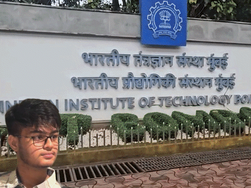 IIT-बॉम्बे सुसाइड केस में प्रोफेसर डूला को छुट्टी पर भेजा:जांच के लिए 10 सदस्यीय कमेटी बनाई; साहिल के पिता बोले